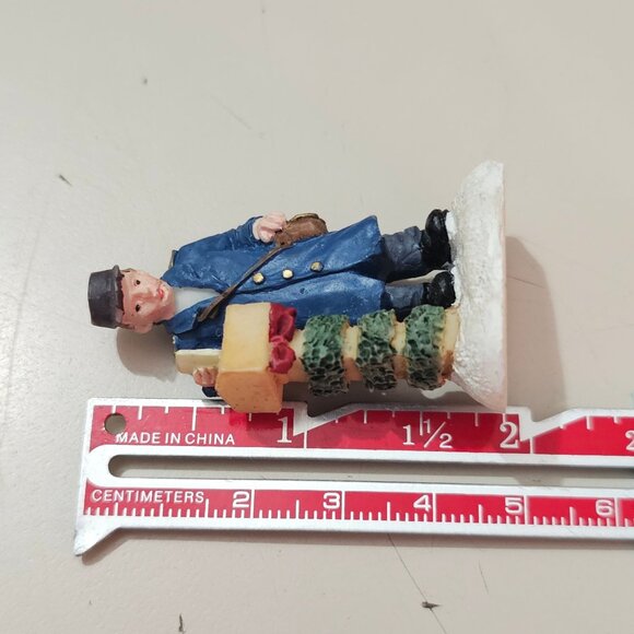 Vintage Christmas Village Resin Figurines Set 4" Gazebo Bench & Characters Holid - Picture 5 of 7